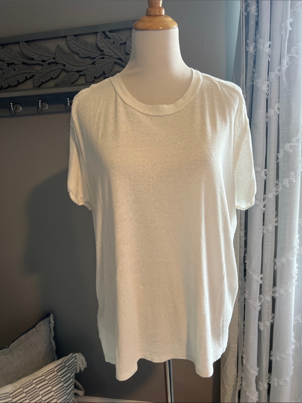 We The Free White Women's Crewneck T-Shirt Size Small